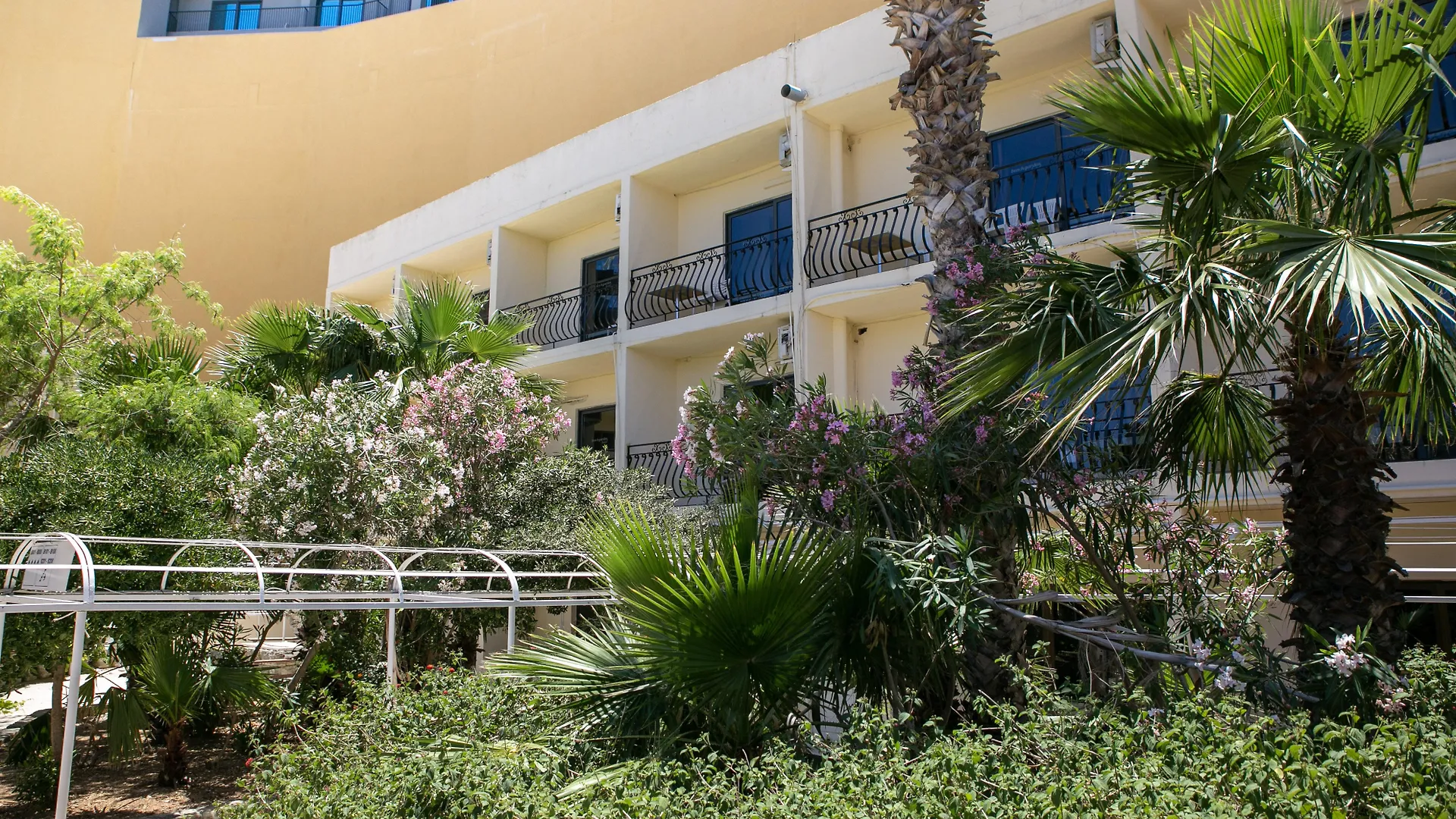 Beach Garden Hotel Saint Julian's