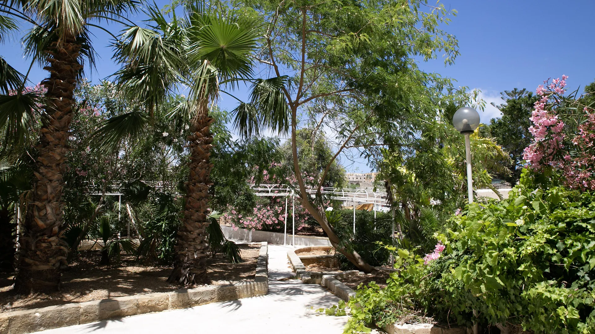 Beach Garden Hotel Saint Julian's